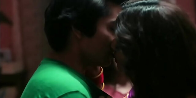kissing,lesbian